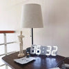 Reloj Digital LED Acrílico — Diseño Moderno con Luz Ambiental para el Hogar