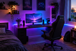 Tira LED RGB WiFi instalada en escritorio gaming con luz morada y azul
